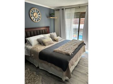 Venta de Impecable Casa 5D, 4B.  Rodeada de Áreas Verdes en el mejor Sector de La Florida