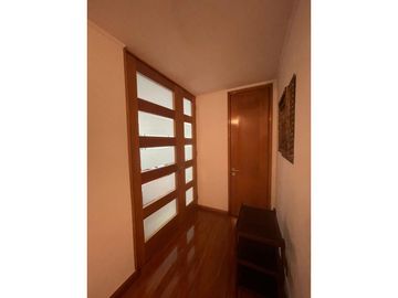 Vendo Hermoso y espacioso Dúplex en Vitacura 4D4B2E, Con Jardín y patio privado