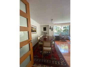 Vendo Hermoso y espacioso Dúplex en Vitacura 4D4B2E, Con Jardín y patio privado