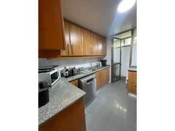 Vendo Hermoso y espacioso Dúplex en Vitacura 4D4B2E, Con Jardín y patio privado