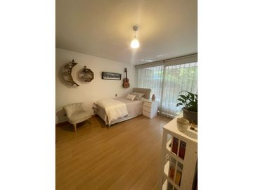 Vendo Hermoso y espacioso Dúplex en Vitacura 4D4B2E, Con Jardín y patio privado