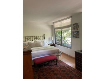 Vendo Hermoso y espacioso Dúplex en Vitacura 4D4B2E, Con Jardín y patio privado
