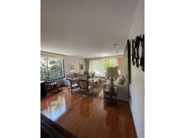 Vendo Hermoso y espacioso Dúplex en Vitacura 4D4B2E, Con Jardín y patio privado