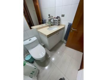 Vendo Hermoso y espacioso Dúplex en Vitacura 4D4B2E, Con Jardín y patio privado