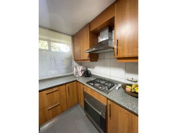 Vendo Hermoso y espacioso Dúplex en Vitacura 4D4B2E, Con Jardín y patio privado
