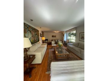 Vendo Hermoso y espacioso Dúplex en Vitacura 4D4B2E, Con Jardín y patio privado