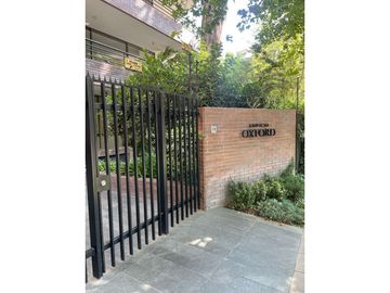 Vendo Hermoso y espacioso Dúplex en Vitacura 4D4B2E, Con Jardín y patio privado