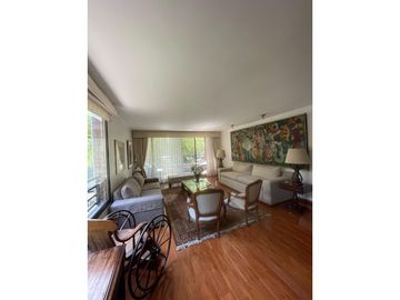Vendo Hermoso y espacioso Dúplex en Vitacura 4D4B2E, Con Jardín y patio privado