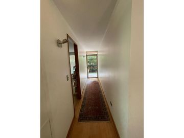 Vendo Hermoso y espacioso Dúplex en Vitacura 4D4B2E, Con Jardín y patio privado