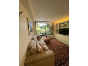 Vendo Hermoso y espacioso Dúplex en Vitacura 4D4B2E, Con Jardín y patio privado