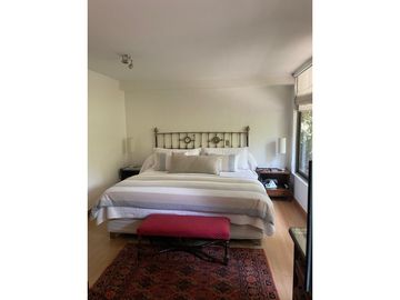 Vendo Hermoso y espacioso Dúplex en Vitacura 4D4B2E, Con Jardín y patio privado