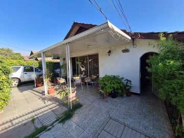 Se vende propiedad 3 dorm. 264 m2 terreno, 98 m2 const, Macul