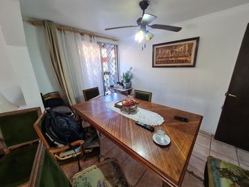 Se vende propiedad 3 dorm. 264 m2 terreno, 98 m2 const, Macul