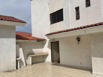 Casa en Venta Jardines de La Patria (Uso de Suelo Mixto)
