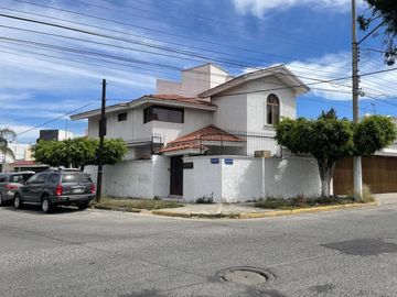 Casa en Venta Jardines de La Patria (Uso de Suelo Mixto)