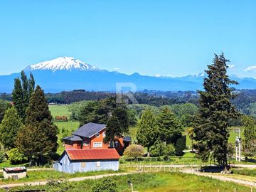 CASA DE CAMPO  CON VISTA VOLCANES CERCANA A BRAUNAU