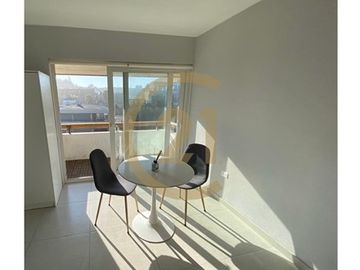Venta de moderno loft recién remodelado en Reñaca
