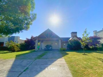 Casa 4 ambientes con piscina - Venta - Barrio Privado Arenas del Sur