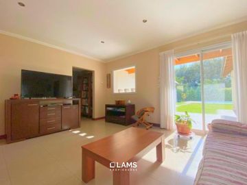 Casa 4 ambientes con piscina - Venta - Barrio Privado Arenas del Sur