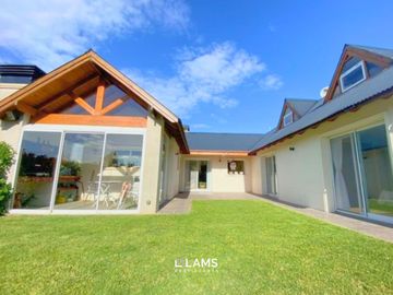 Casa 4 ambientes con piscina - Venta - Barrio Privado Arenas del Sur