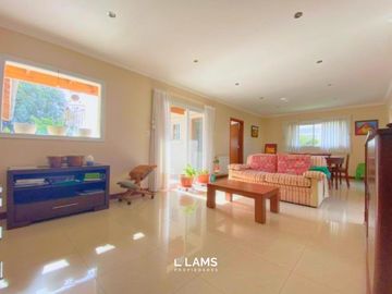 Casa 4 ambientes con piscina - Venta - Barrio Privado Arenas del Sur