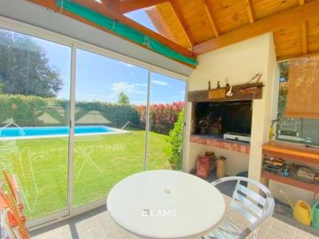 Casa 4 ambientes con piscina - Venta - Barrio Privado Arenas del Sur