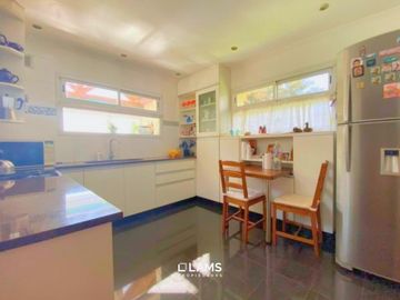 Casa 4 ambientes con piscina - Venta - Barrio Privado Arenas del Sur