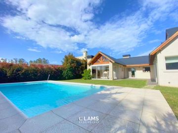 Casa 4 ambientes con piscina - Venta - Barrio Privado Arenas del Sur