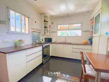 Casa 4 ambientes con piscina - Venta - Barrio Privado Arenas del Sur