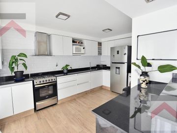 Espectacular departamento 3 amb en Punta Chica, con cochera cubierta, pileta y parrilla!