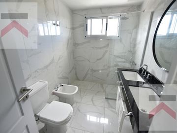 Espectacular departamento 3 amb en Punta Chica, con cochera cubierta, pileta y parrilla!