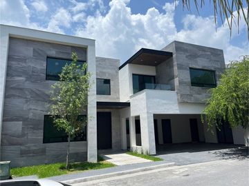 Casa en Venta en Valle Alto  $24,427,950