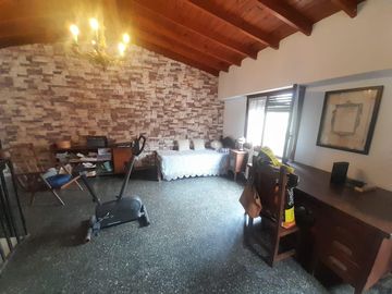 Venta - Casa en Haedo 5 ambientes.