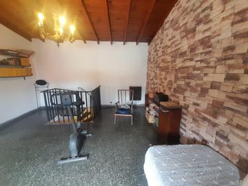 Venta - Casa en Haedo 5 ambientes.