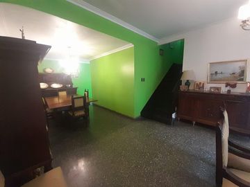 Venta - Casa en Haedo 5 ambientes.