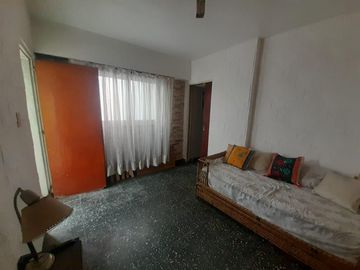 Venta - Casa en Haedo 5 ambientes.