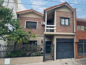 Venta - Casa en Haedo 5 ambientes.