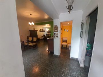 Venta - Casa en Haedo 5 ambientes.