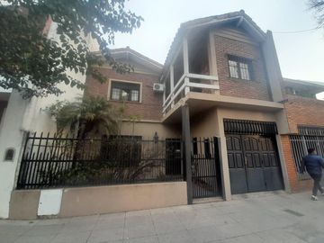 Venta - Casa en Haedo 5 ambientes.