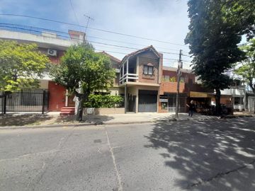 Venta - Casa en Haedo 5 ambientes.