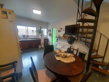 Venta - Casa en Haedo 5 ambientes.