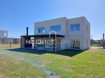 Casa 4 dormitorios venta en Ceibos, Puertos del Lago
