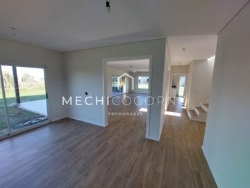 Casa 4 dormitorios venta en Ceibos, Puertos del Lago
