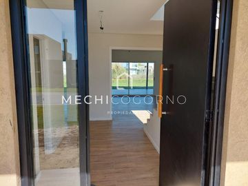 Casa 4 dormitorios venta en Ceibos, Puertos del Lago