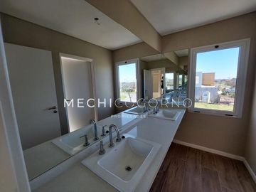 Casa 4 dormitorios venta en Ceibos, Puertos del Lago
