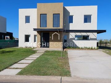 Casa 4 dormitorios venta en Ceibos, Puertos del Lago