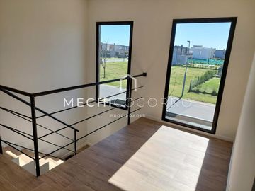 Casa 4 dormitorios venta en Ceibos, Puertos del Lago