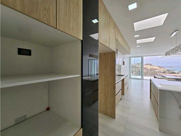 Venta de casa en Ciudad del Mar, amplia, acogedora y con piscina