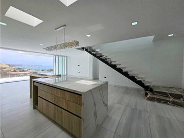 Venta de casa en Ciudad del Mar, amplia, acogedora y con piscina