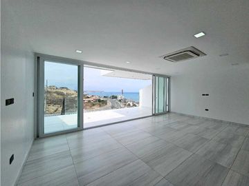 Venta de casa en Ciudad del Mar, amplia, acogedora y con piscina